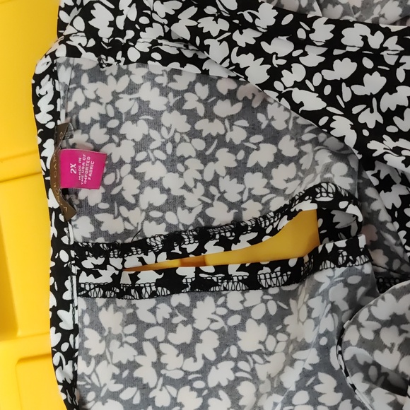 Vince Camuto Plus Size Printed Sleeveless maxi Dress.  Rich Black 2X - Picture 5 of 6